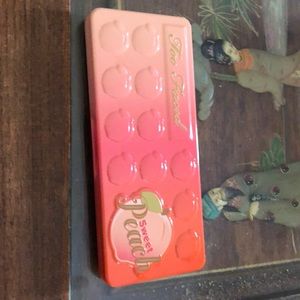 Too Faced Sweet Peach eyeshadow pallet